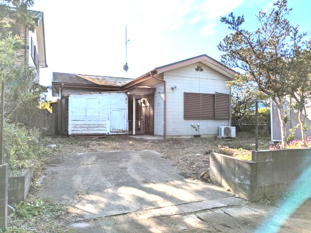 山武市松ケ谷ロ　平屋中古戸建の外観|敷地約99坪平成9年8月築リビング約19.3帖 駐車3台可 海岸まで車約4分 バーベキューが可能です