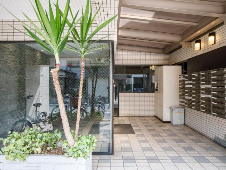 クラウンハイム淀川のエントランス