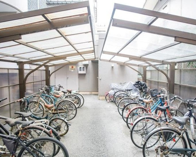 クラウンハイム淀川の駐輪場