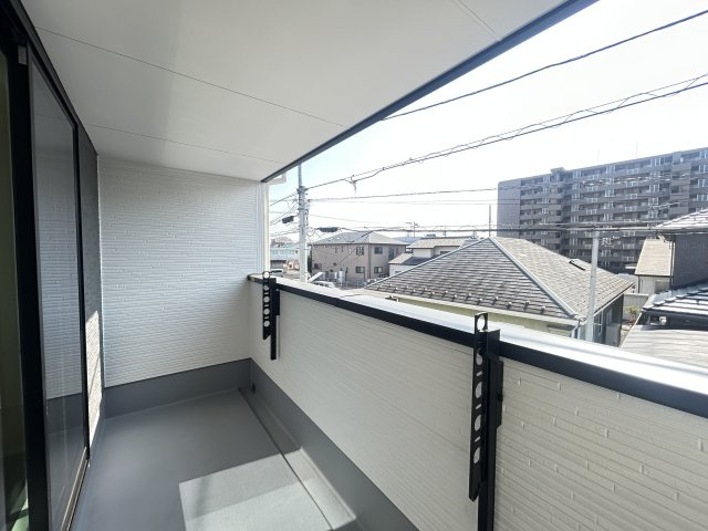 【バルコニー】 | 新築　前橋市六供町一丁目25-1期　LIGNAGE　１号棟 | 現地写真　日当たりの良いバルコニーはお洗濯物もよく乾きそうです◎
　