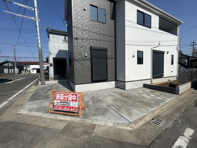 新築　前橋市六供町一丁目25-1期　LIGNAGE　１号棟の駐車場|現地写真　駐車スペースは2台分可能です！
