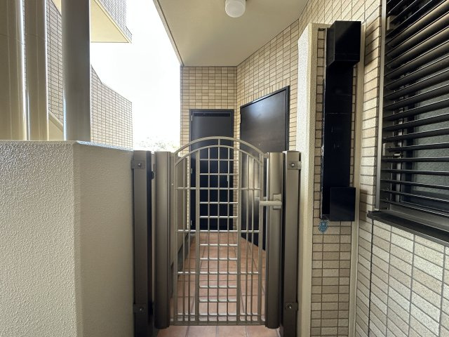 アルファステイツ塩屋駅前ヒルサイドテラスの玄関