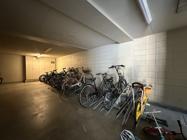 アルファステイツ塩屋駅前ヒルサイドテラスの駐輪場