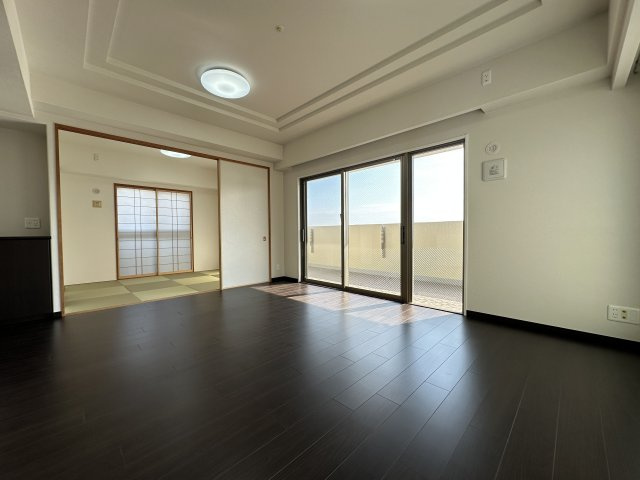 アルファステイツ塩屋駅前ヒルサイドテラスの居間・リビング