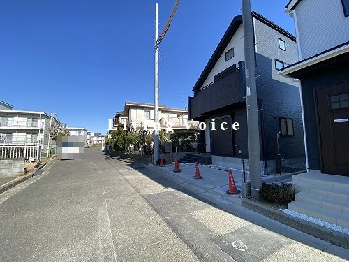 【前面道路含む現地写真】 | 【仲介手数料０円】茅ヶ崎市松が丘2丁目　新築一戸建て　全2棟 | 茅ヶ崎市松が丘2丁目　新築一戸建て　全2棟