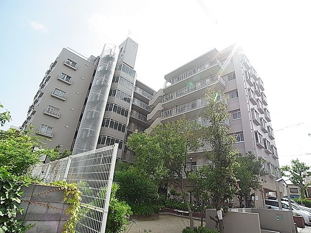 トーカンマンション兵庫島上町の外観|敷地の広々した分譲マンション