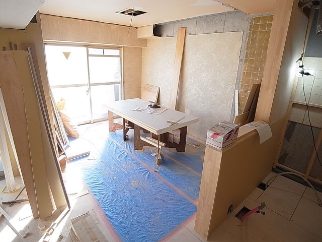 トーカンマンション兵庫島上町の居間・リビング|大改装中のリビングスペース