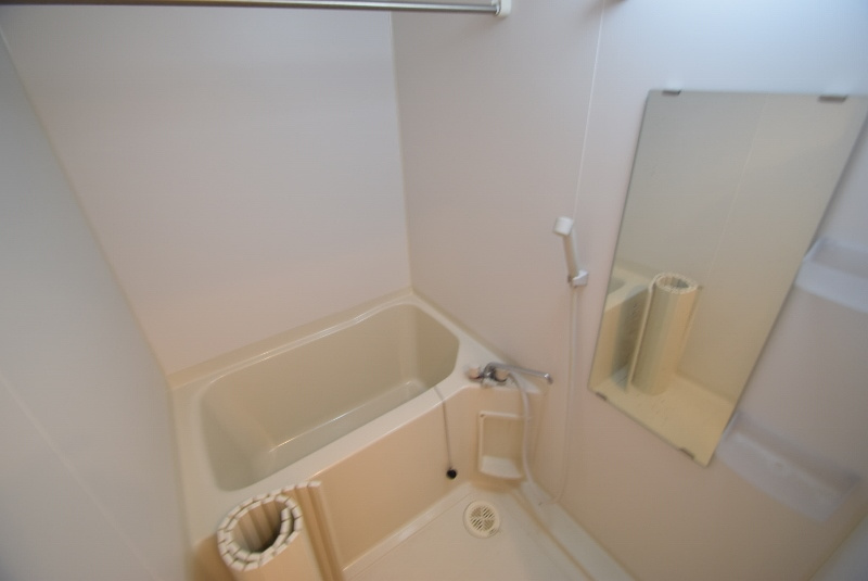 セナリオフォルム船橋の浴室|鏡付きのバスルーム