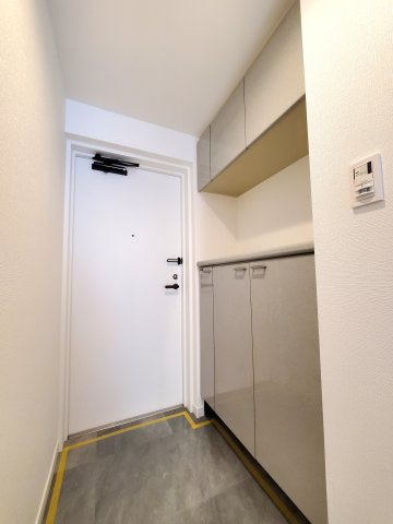 レーベンハイム吉川グランスクエアの玄関|シンプルで使いやすい玄関です