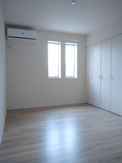 （シニア限定）ヘーベルヴィレッジ大宮の洋室|採光のある洋室・エアコン付き