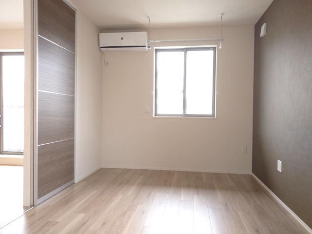 （シニア限定）ヘーベルヴィレッジ大宮の洋室|壁面の一部は色を変えたアクセントクロス仕様