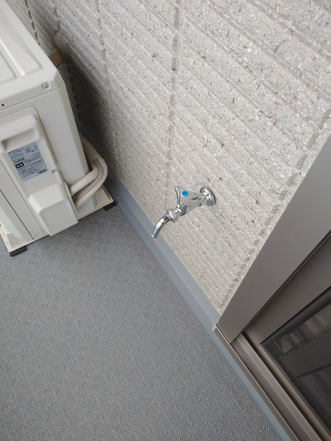 （シニア限定）ヘーベルヴィレッジ大宮のバルコニー|掃除やプランター栽培に便利な水栓付き