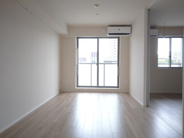 （シニア限定）ヘーベルヴィレッジ大宮の居間・リビング|南向きで明るいリビング