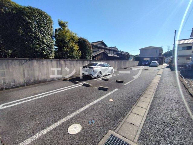 コンフォールＫの駐車場|高崎、前橋のお部屋探しはエンドスケープまで！お客様の理想お聞かせ下さい♪