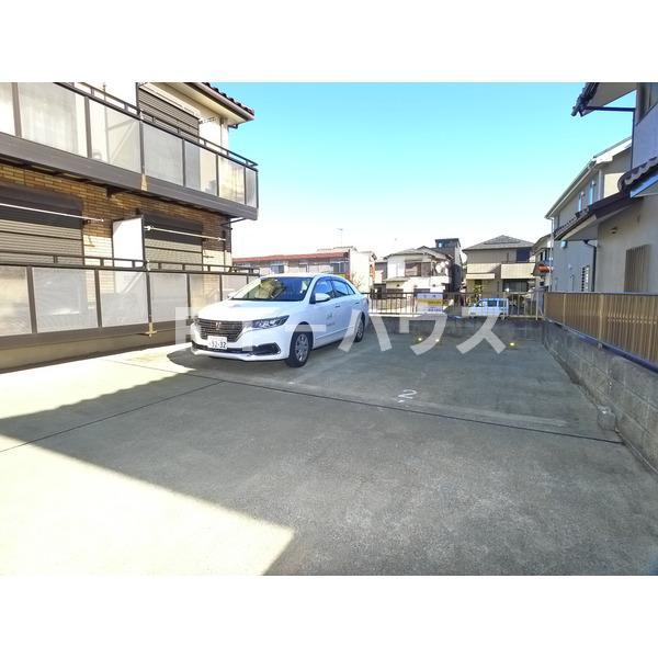 メゾン　ウィステリアの駐車場