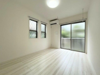 【居間・リビング】 | ベルフォレスタ杉並 | 明るい洋室！