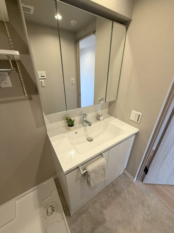 コトー柏の独立洗面台|洗面化粧台/収納が豊富なため、洗面台を広々ご利用いただけます！