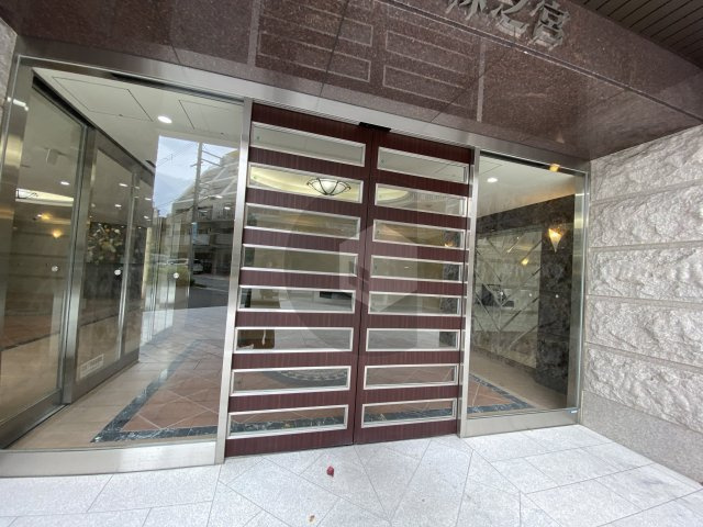 Luxe森之宮のエントランス