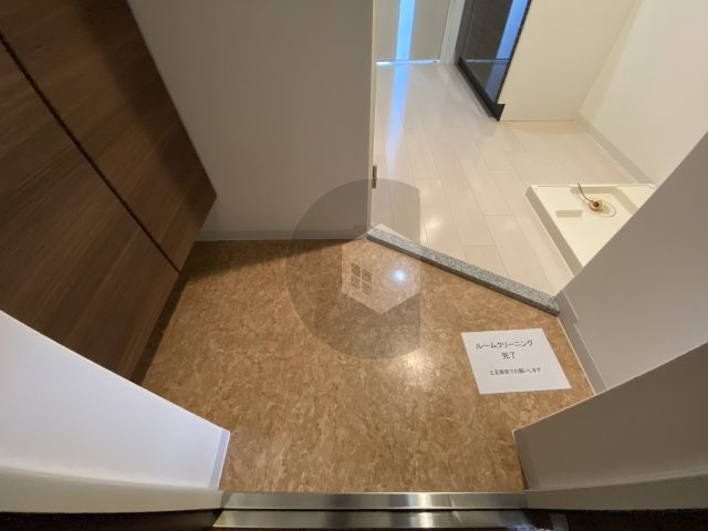 Luxe森之宮の玄関