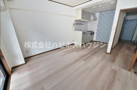 INSURANCE(インシュランス)BLDG.(ビルディング)XIX(ナインティーン)松戸の居間・リビング