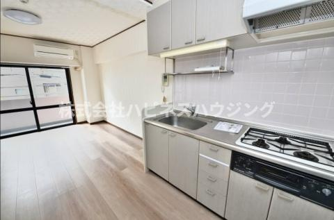 INSURANCE(インシュランス)BLDG.(ビルディング)XIX(ナインティーン)松戸のキッチン