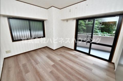 INSURANCE(インシュランス)BLDG.(ビルディング)XIX(ナインティーン)松戸の洋室|角部屋2面採光