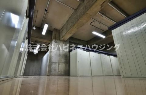 INSURANCE(インシュランス)BLDG.(ビルディング)XIX(ナインティーン)松戸のその他|地下にトランクルームあり