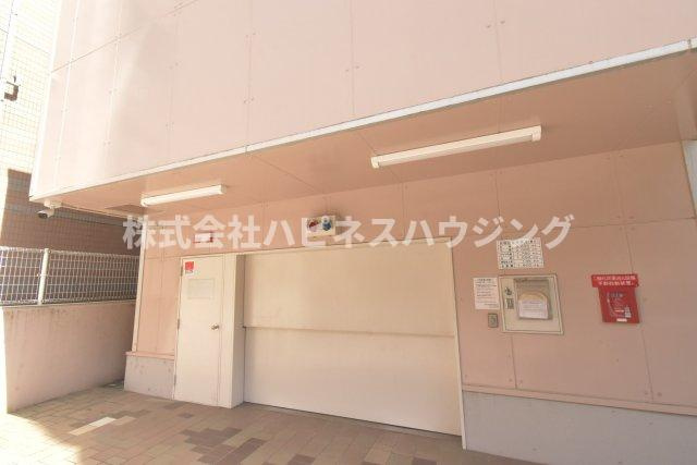 INSURANCE(インシュランス)BLDG.(ビルディング)XIX(ナインティーン)松戸の駐車場