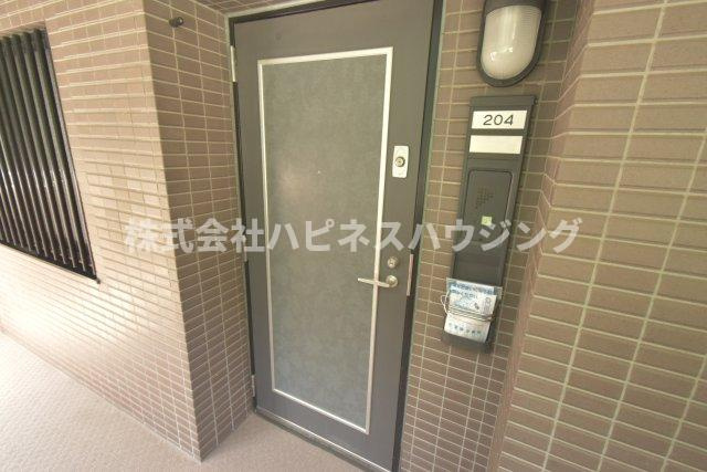 INSURANCE(インシュランス)BLDG.(ビルディング)XIX(ナインティーン)松戸の玄関