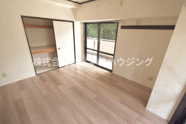 INSURANCE(インシュランス)BLDG.(ビルディング)XIX(ナインティーン)松戸の居間・リビング