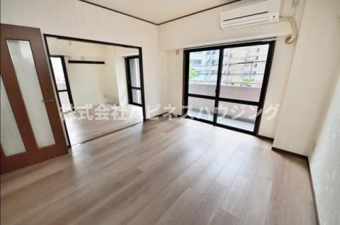 INSURANCE(インシュランス)BLDG.(ビルディング)XIX(ナインティーン)松戸の居間・リビング