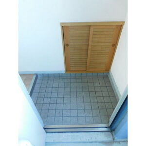 プライメリー岡島の玄関