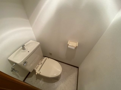 【トイレ】 | 但馬ビル | 落ち着いた色調のトイレです