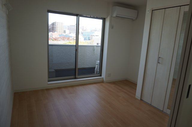 クレアール八戸ノ里の洋室