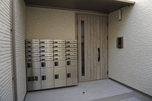 クレアール八戸ノ里のエントランス