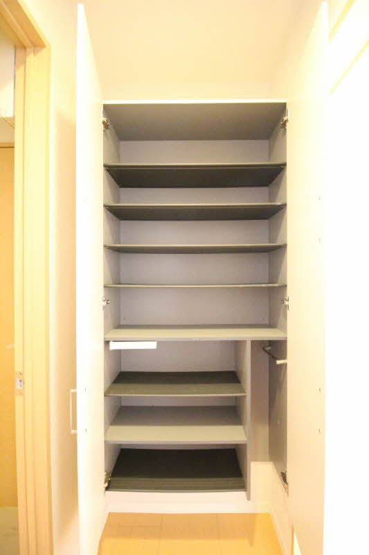 アルコイリス等々力の玄関|傘の収納も可能！シューズボックス♪