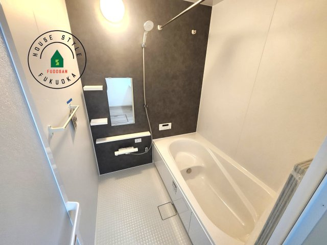 福岡市中央区港3丁目第1-1棟（1号棟）の内観：施工例|1日の疲れを癒してくれる広々バスルーム。雨の日のお洗濯にも大活躍な浴室乾燥機付です！