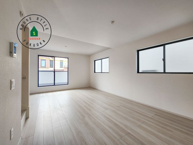 福岡市中央区港3丁目第1-1棟（1号棟）の内観：施工例|キッチンからリビングをしっかり確認できます。家族の笑顔があふれる空間になりそうですね。