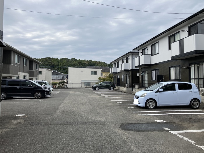 ファミール小春の里 A棟の駐車場|駐車場