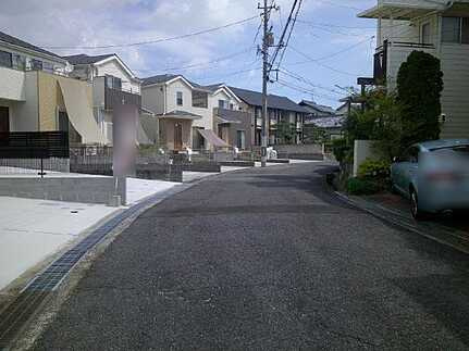 廿日市市阿品台１丁目の前面道路含む現地写真