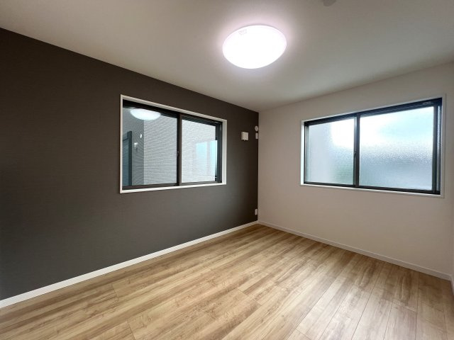 ～海の風感じるこの場所で～西柴2丁目新築戸建ての洋室|明るい洋室です