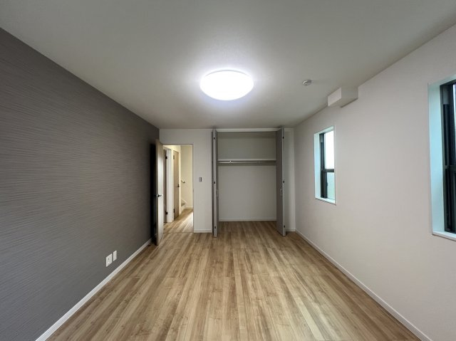 ～海の風感じるこの場所で～西柴2丁目新築戸建ての洋室|使い勝手のいい洋室です