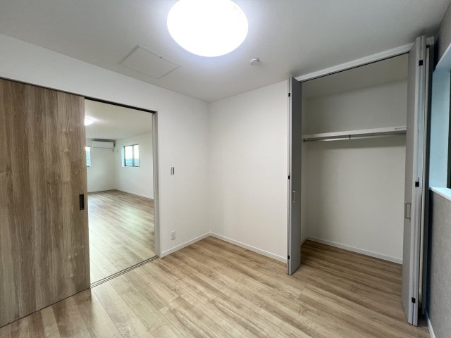 ～海の風感じるこの場所で～西柴2丁目新築戸建ての洋室|個人の部屋や寝室として使える洋室です