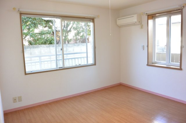 エルメゾン菅野の居間・リビング|洋室