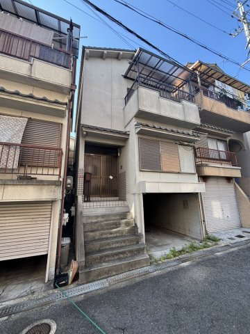 津田東町戸建てのエントランス