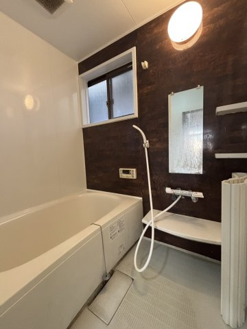 津田東町戸建ての浴室