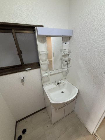 津田東町戸建ての洗面所