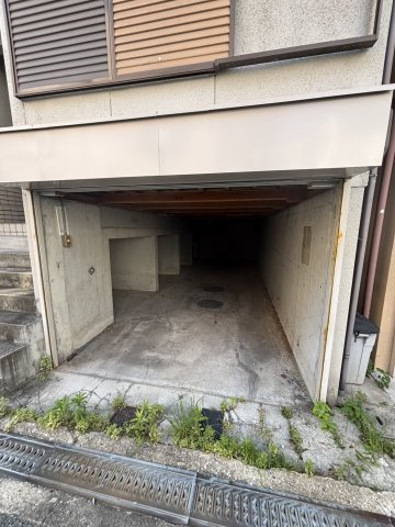 津田東町戸建ての駐車場