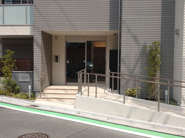 （シニア限定）ヘーベルVillage元住吉弐番館のエントランス|エントランス・スロープ付き