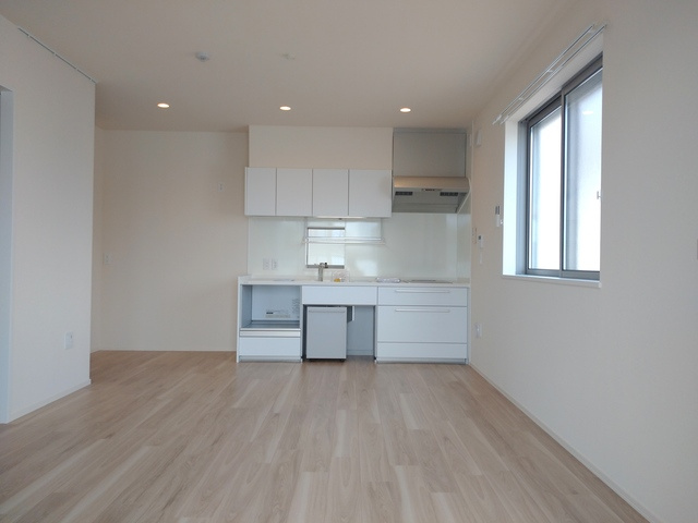 （シニア限定）ヘーベルVillage元住吉弐番館の居間・リビング|★白基調の明るいお部屋です★